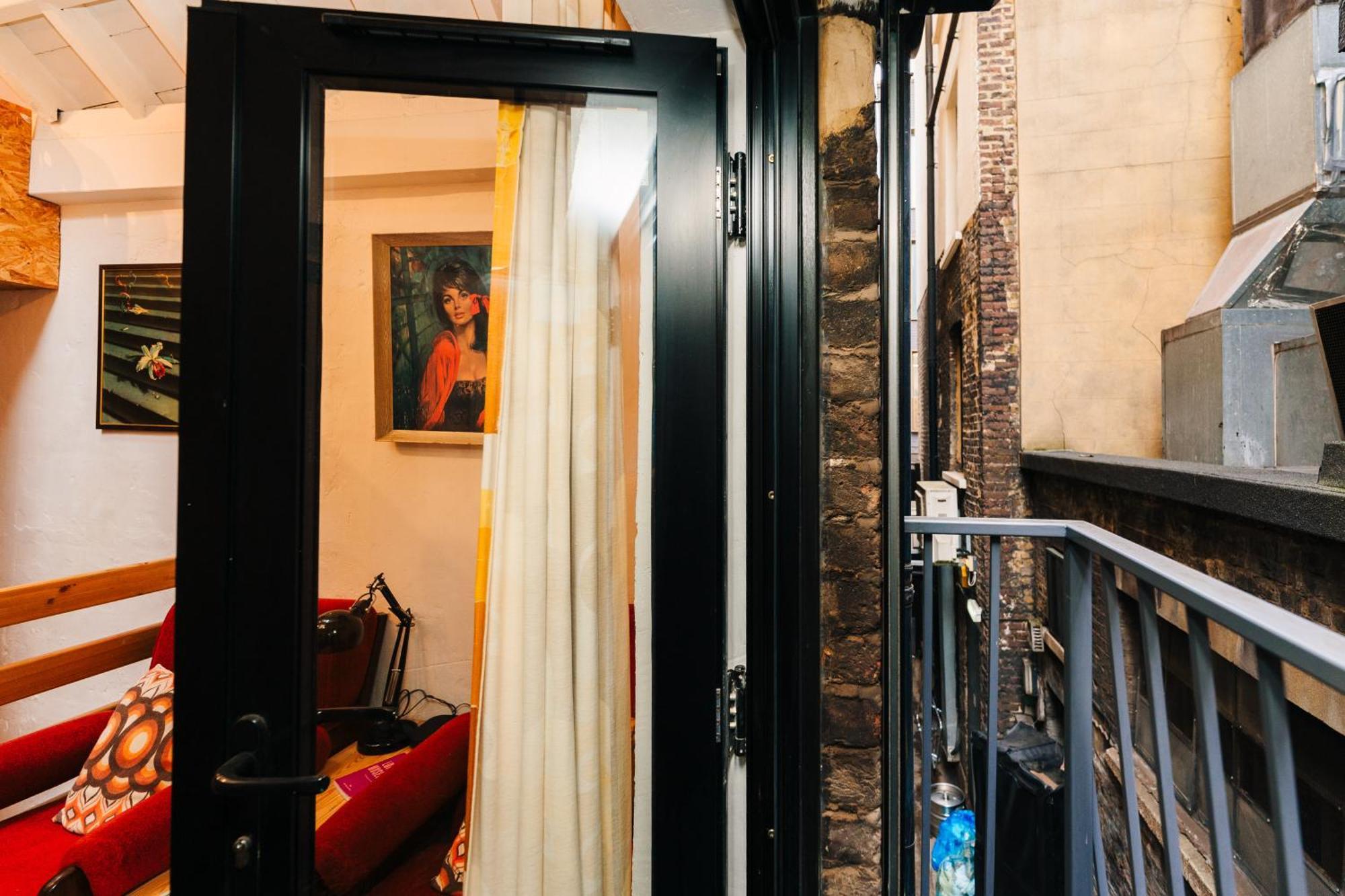 Quirky And Cosy Soho Stables House * Londra