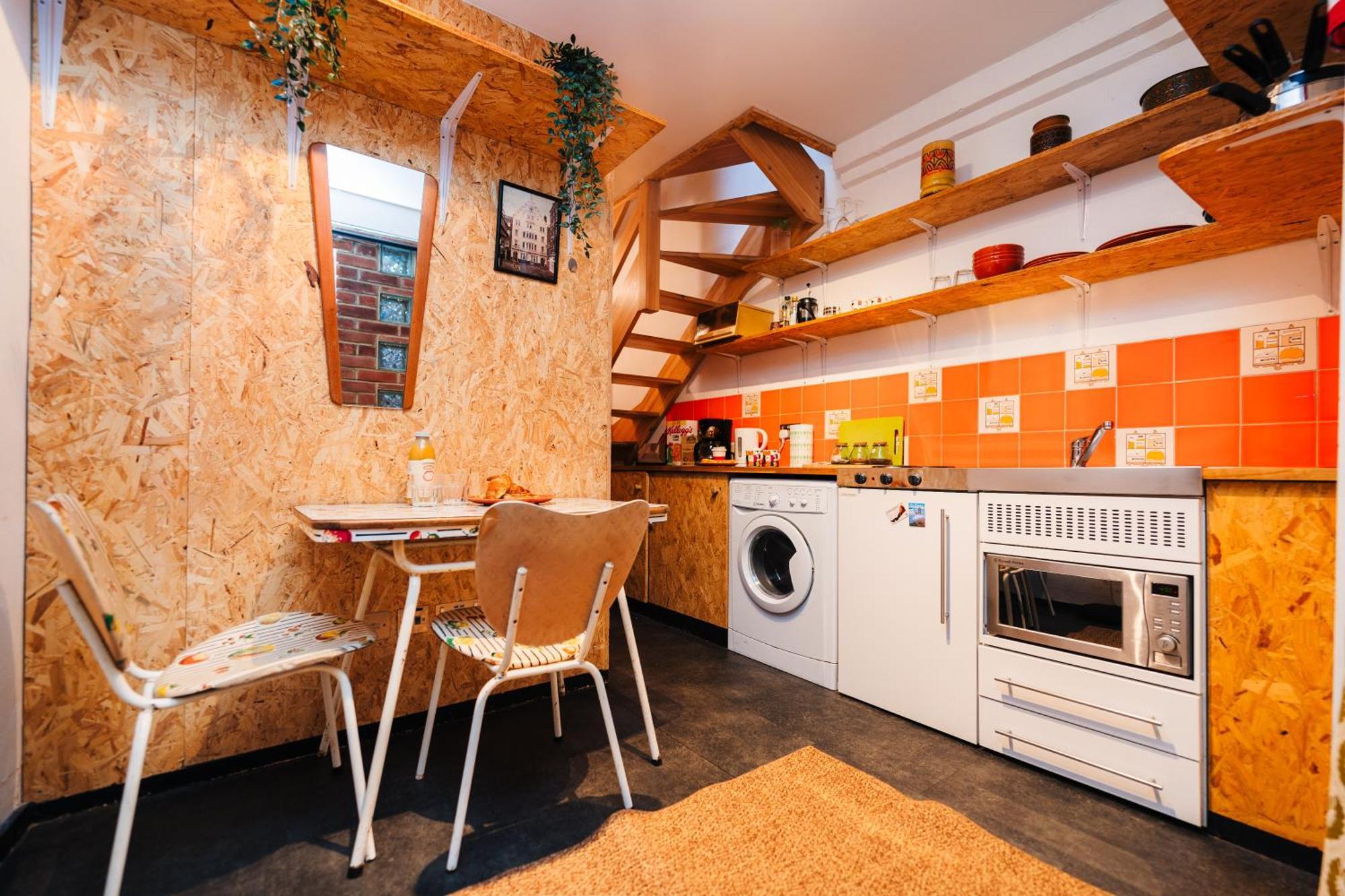 Quirky And Cosy Soho Stables House * Londra