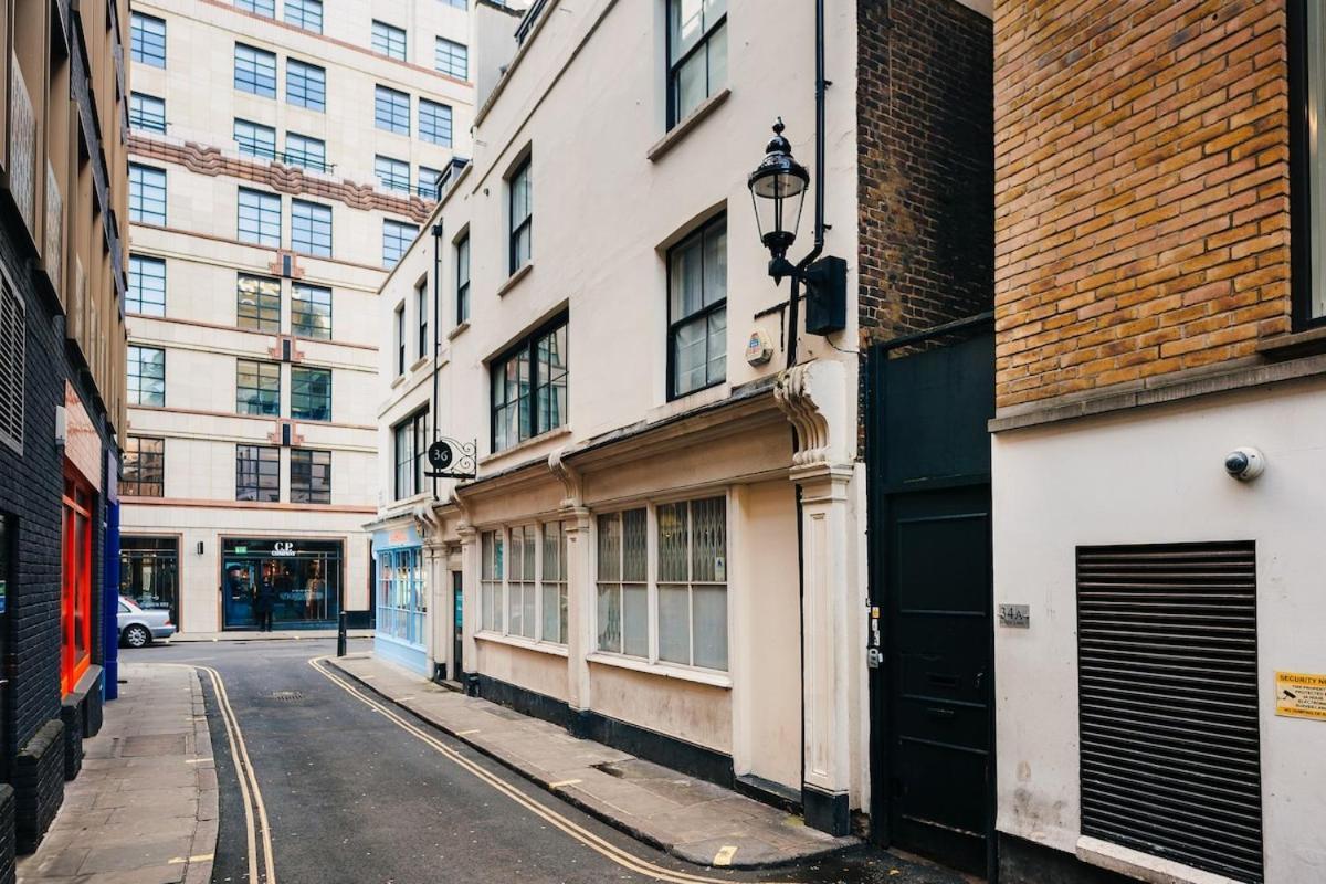 Quirky And Cosy Soho Stables House * Londra
