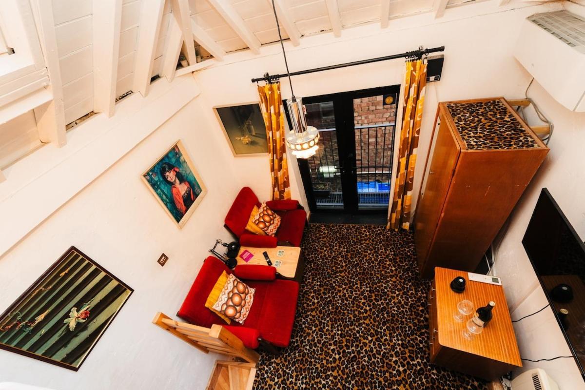Quirky And Cosy Soho Stables House * Londra