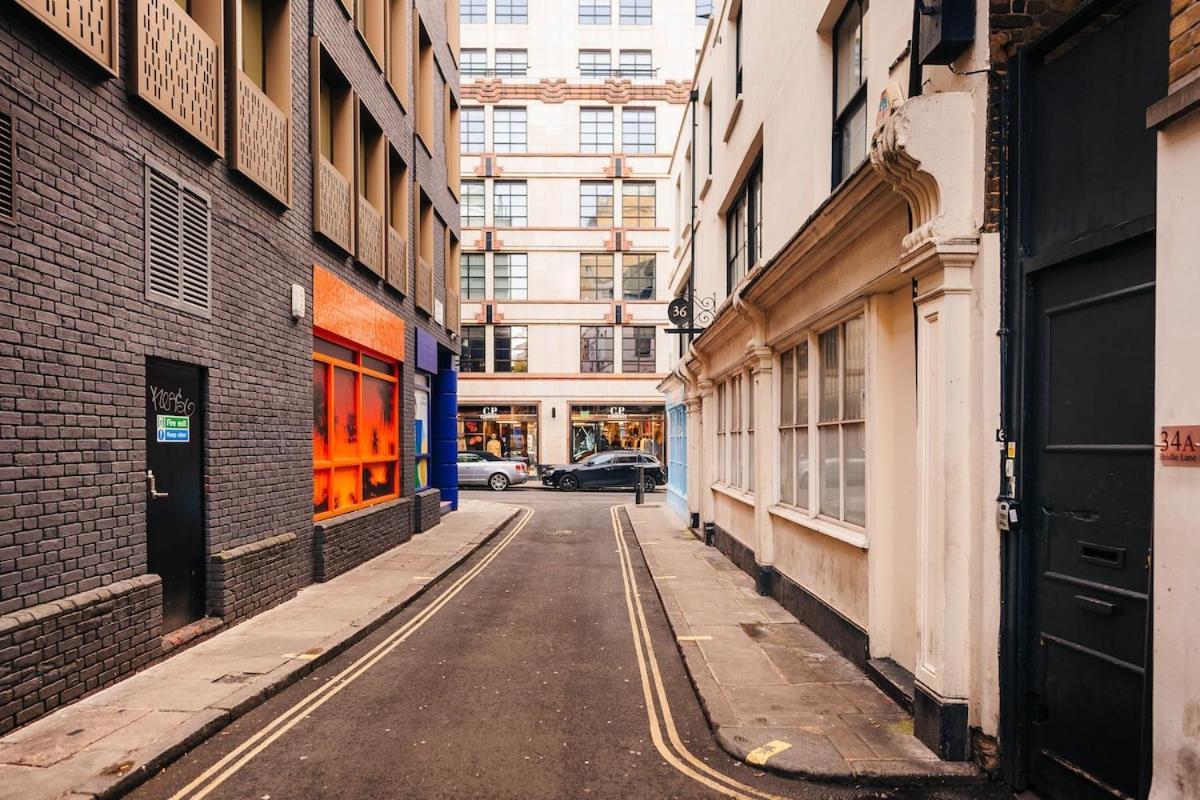 Quirky And Cosy Soho Stables House * Londra
